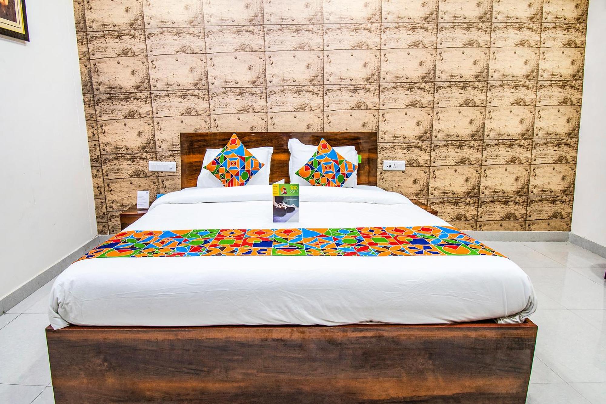 Fabhotel Elysian Grand - 3kms From Chaudhary Charan Singh International Airport
